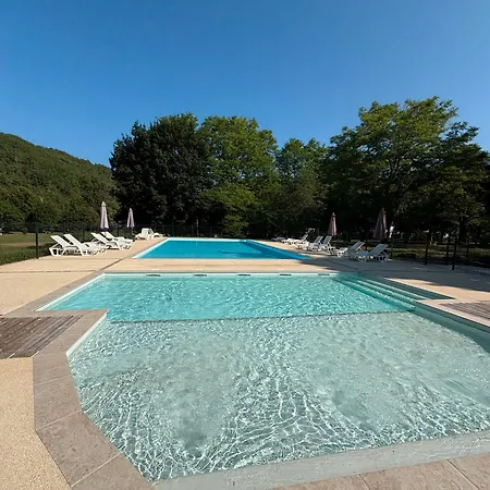 Mobilhome Le Noyer Holiday home *